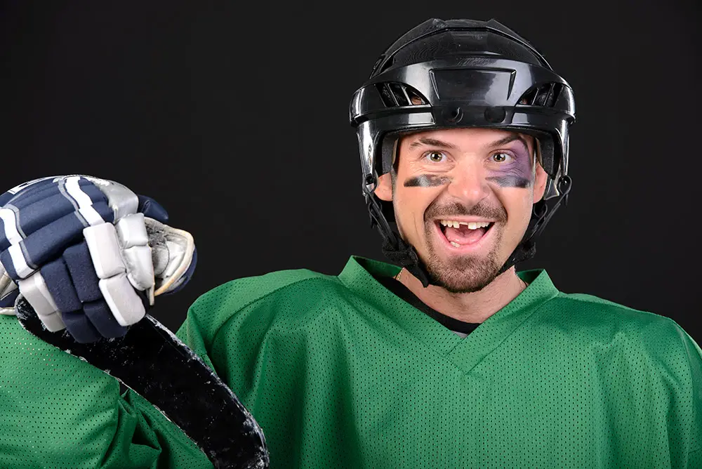 hockey player who lost a tooth