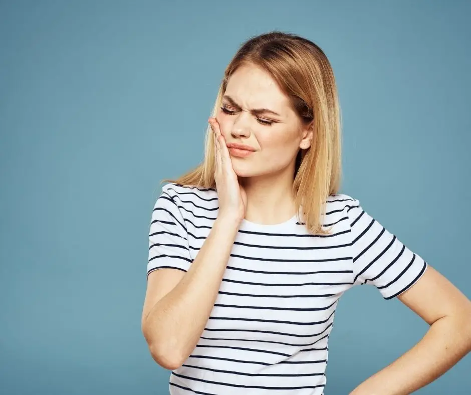 woman with toothache